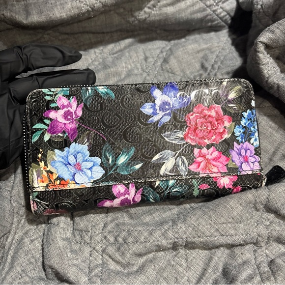 GUESS Black Wallet with Colorful Floral Design - Picture 3 of 4